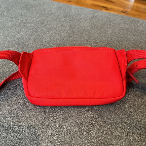 LULULEMON Team Canada Future Legacy Mini Belt Bag (True Red / Light Ivory) - Picture 7 of 9